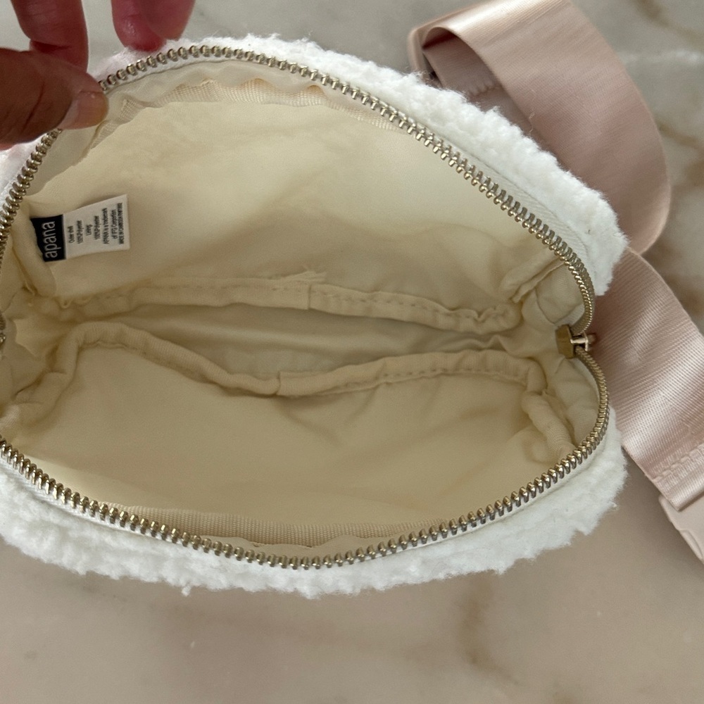 Apana Studio to street cozy sherpa belt bag fanny bag white cream beige OS NWOT - Picture 10 of 11